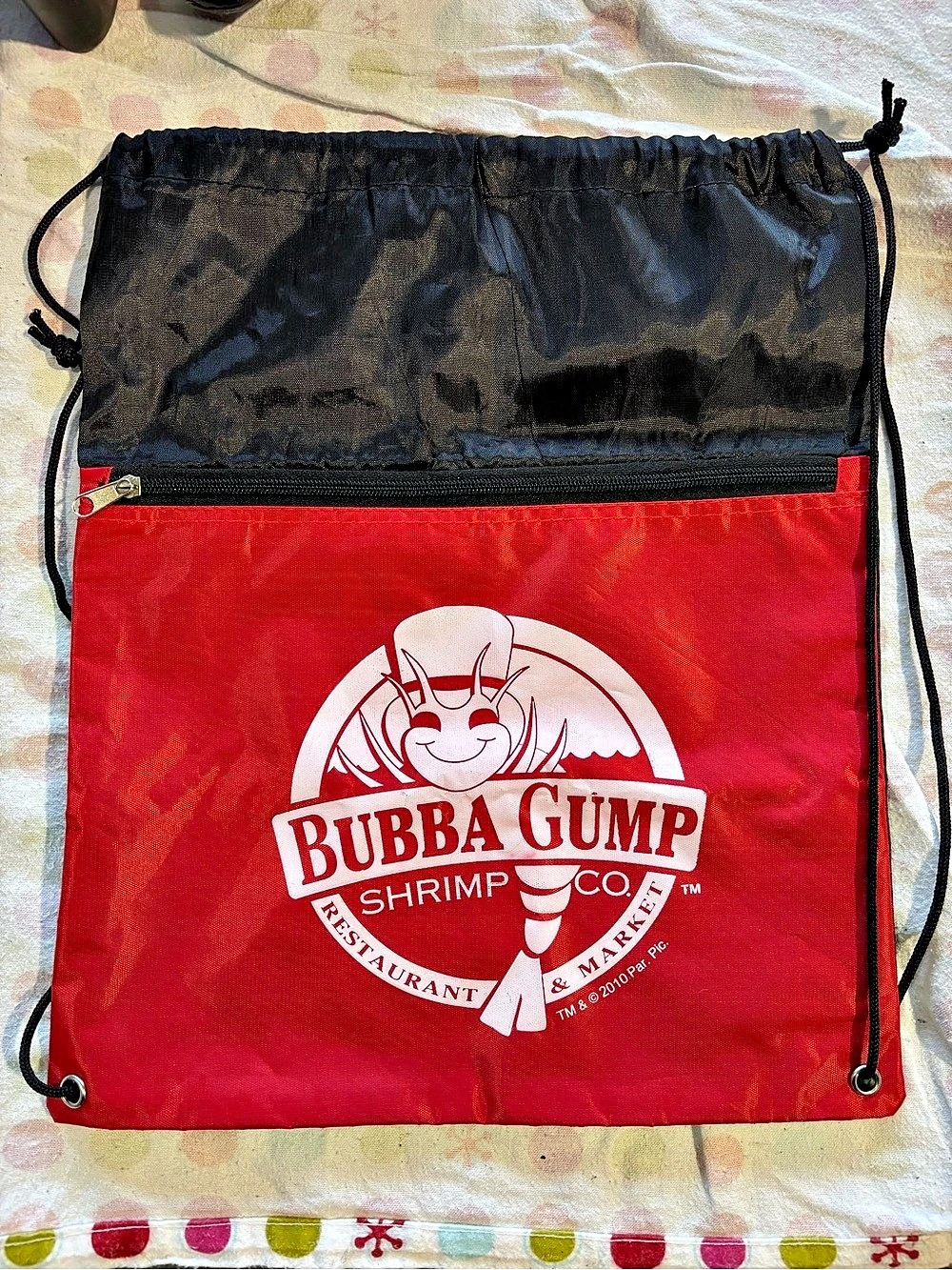 Bubba Gump Shrimp Co. Drawstring Cinch Bag Backpack. Red & Black